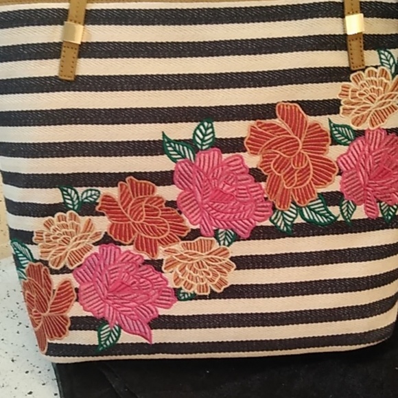 Chico's Handbags - Chico's purse